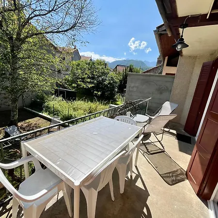 La Petite Ourse Maison De Village A Oust Extérieur photo
